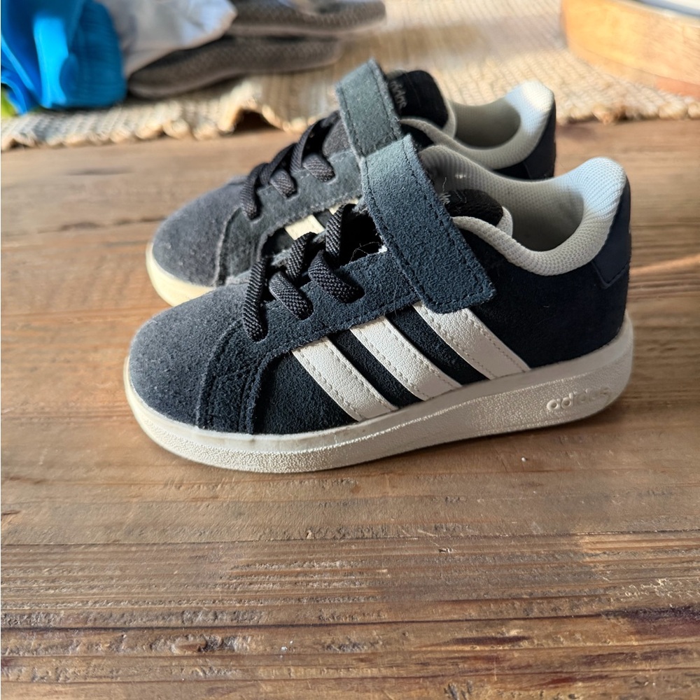 adidas Boys Grand Court 2.0 Sneakers